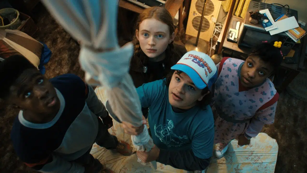 Zobacz Stranger Things - {se_code} Online na Vider